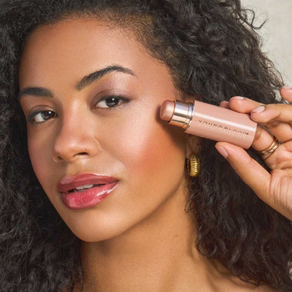 Youngblood PRO GLOW CRÈME HIGHLIGHTER STICK | Kreminė skaistinanti priemonė