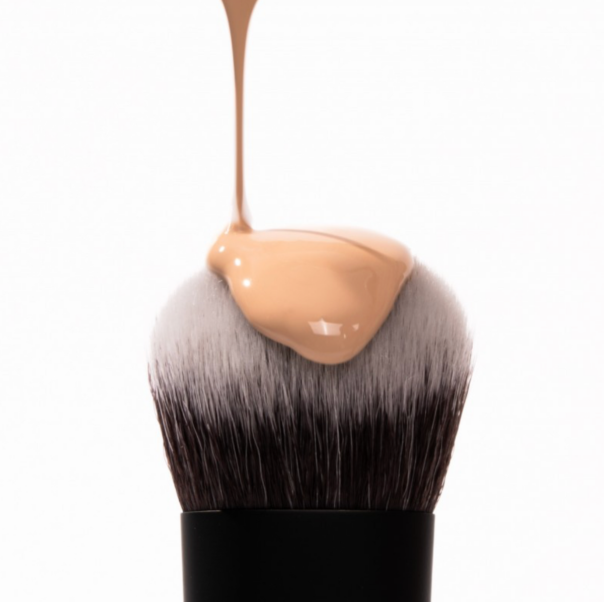 Youngblood SKIN PERFECTING FOUNDATION LUXE BRUSH YB16 | Makiažo pagrindo šepetėlis